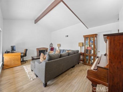 1099 Salinas , Costa Mesa, CA