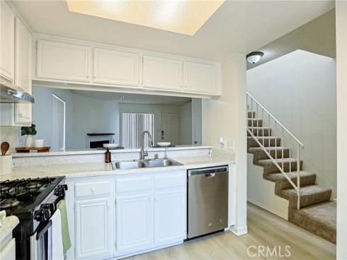 290  Victoria  29 (F8)  Street, Costa Mesa, CA