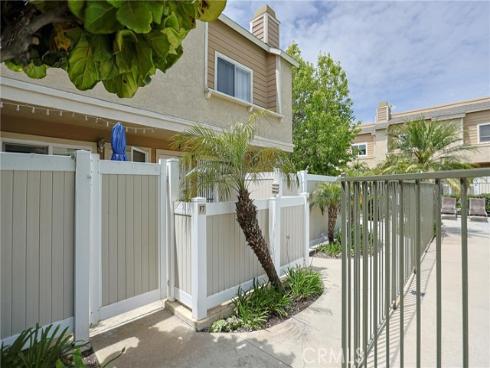 290  Victoria  29 (F8)  Street, Costa Mesa, CA