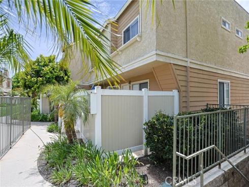 290  Victoria  29 (F8)  Street, Costa Mesa, CA