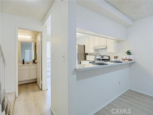 290  Victoria  29 (F8)  Street, Costa Mesa, CA