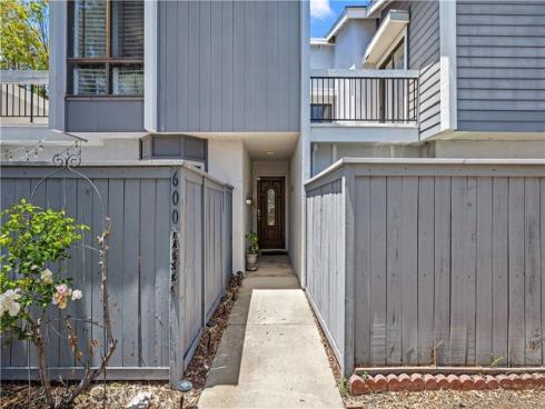 600 Lassen Ln , Costa Mesa, CA