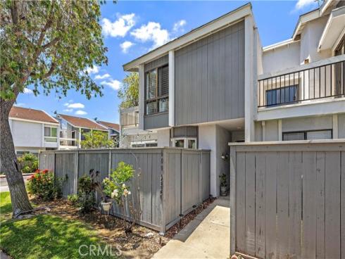 600 Lassen Ln , Costa Mesa, CA