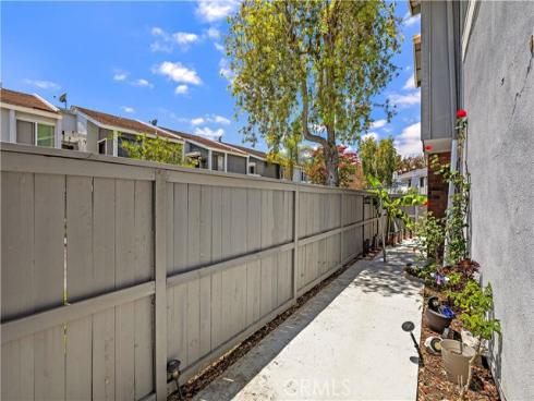 600 Lassen Ln , Costa Mesa, CA