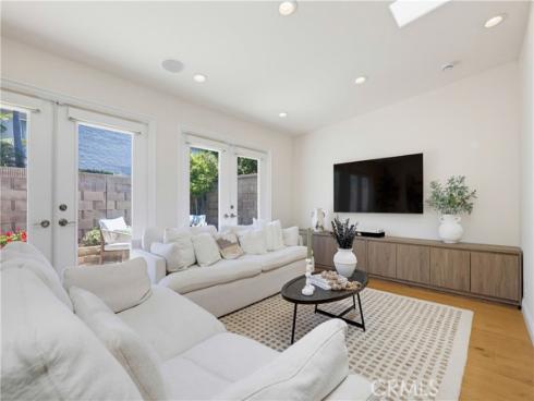336 Tours Lane , Costa Mesa, CA