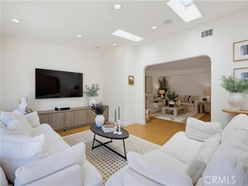 336 Tours Lane , Costa Mesa, CA