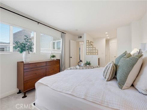 336 Tours Lane , Costa Mesa, CA