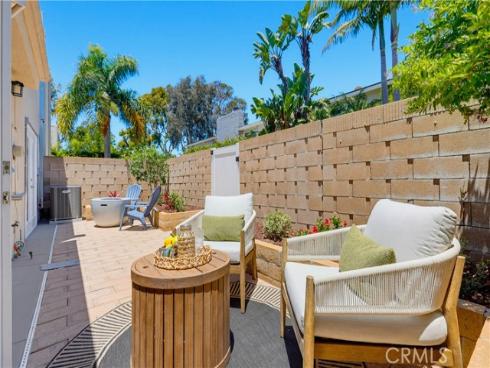 336 Tours Lane , Costa Mesa, CA