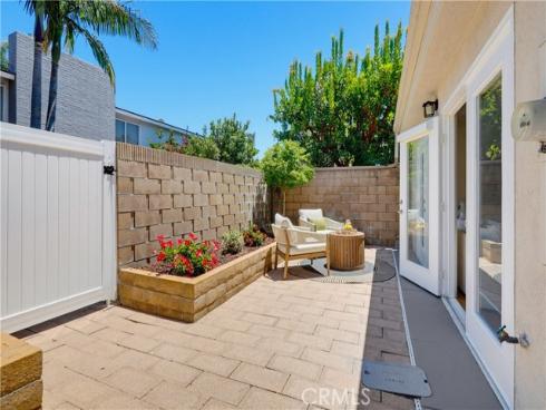 336 Tours Lane , Costa Mesa, CA