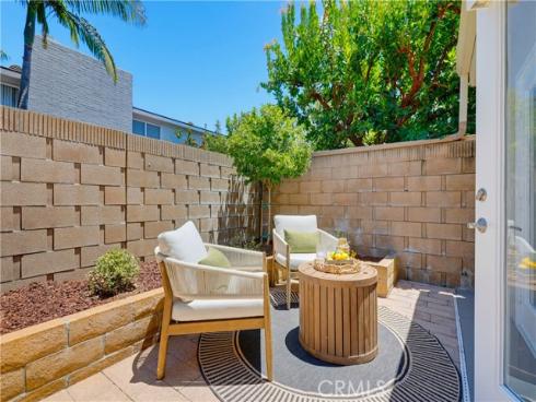 336 Tours Lane , Costa Mesa, CA