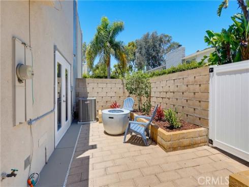 336 Tours Lane , Costa Mesa, CA