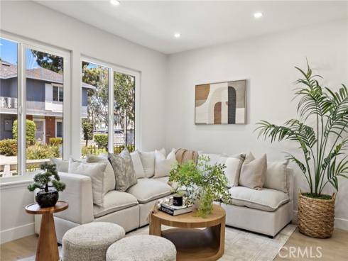108  Danbury  , Costa Mesa, CA