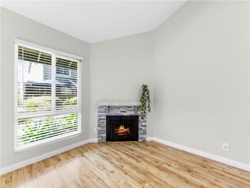 345 University F6 , Costa Mesa, CA