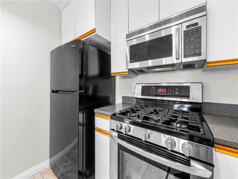 345 University F6 , Costa Mesa, CA