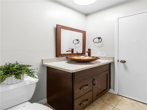 345 University F6 , Costa Mesa, CA
