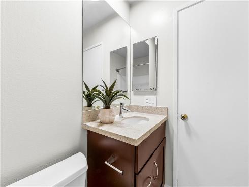345 University F6 , Costa Mesa, CA