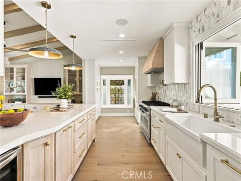 226  Santa Isabel Ave  , Costa Mesa, CA