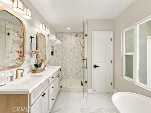 226  Santa Isabel Ave  , Costa Mesa, CA