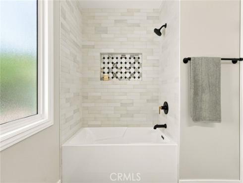 226  Santa Isabel Ave  , Costa Mesa, CA