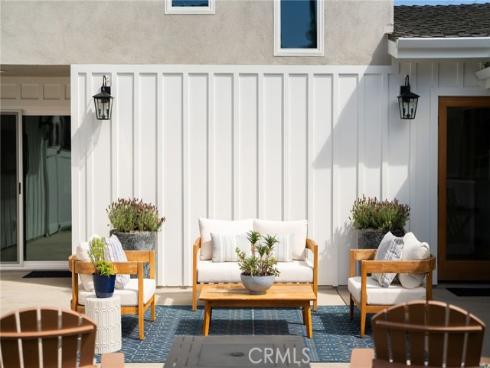 226  Santa Isabel Ave  , Costa Mesa, CA