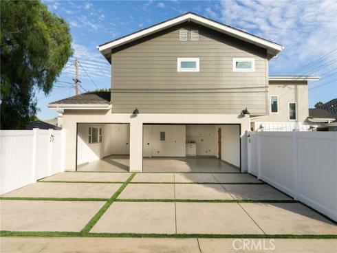 226  Santa Isabel Ave  , Costa Mesa, CA