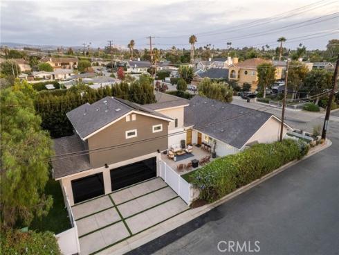 226  Santa Isabel Ave  , Costa Mesa, CA