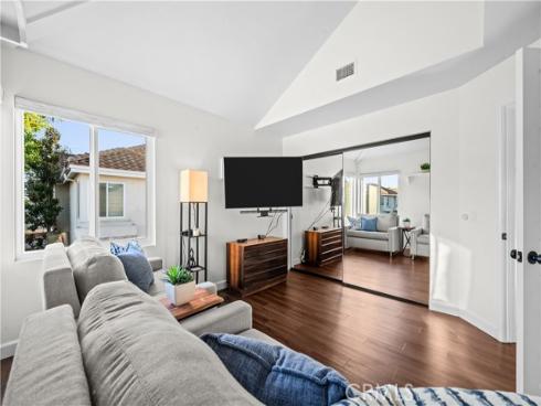 208 Calabria Court, Costa Mesa, CA