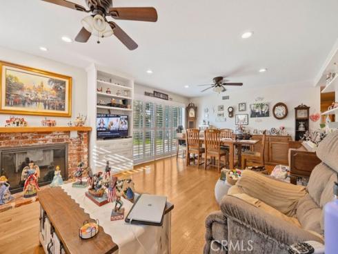 1144 El Camino Dr , Costa Mesa, CA