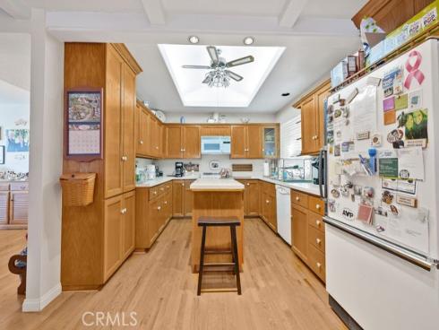 1144 El Camino Dr , Costa Mesa, CA