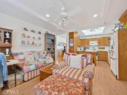 1144 El Camino Dr , Costa Mesa, CA