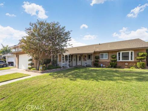 1144 El Camino Dr , Costa Mesa, CA