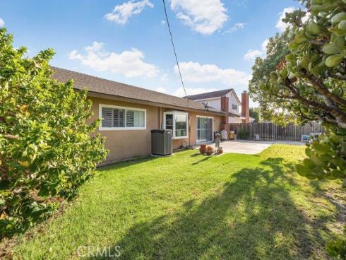 1144 El Camino Dr , Costa Mesa, CA