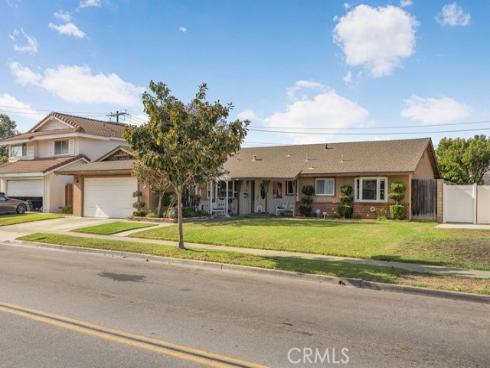 1144 El Camino Dr , Costa Mesa, CA