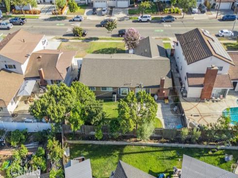 1144 El Camino Dr , Costa Mesa, CA