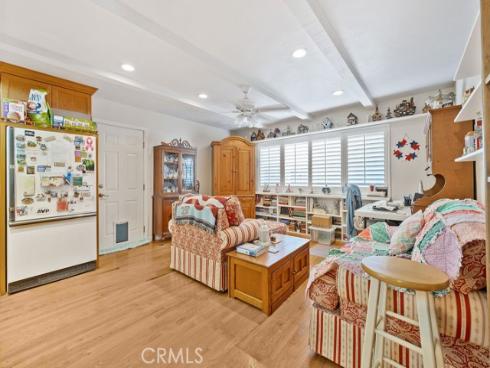 1144 El Camino Dr , Costa Mesa, CA