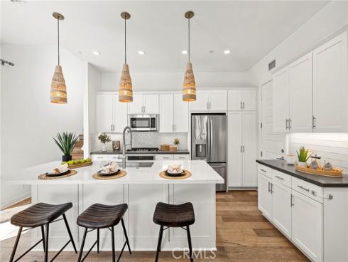 2111  Breakaway  , Costa Mesa, CA