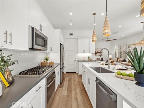 2111  Breakaway  , Costa Mesa, CA