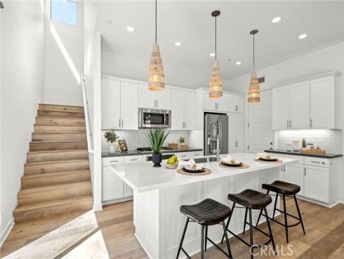 2111  Breakaway  , Costa Mesa, CA