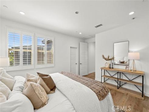 2111  Breakaway  , Costa Mesa, CA
