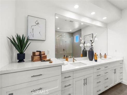 2111  Breakaway  , Costa Mesa, CA
