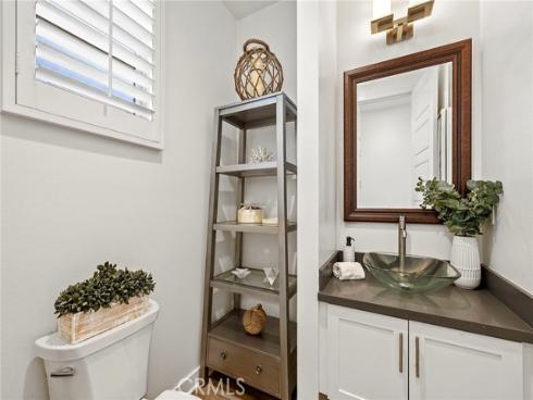 2111  Breakaway  , Costa Mesa, CA