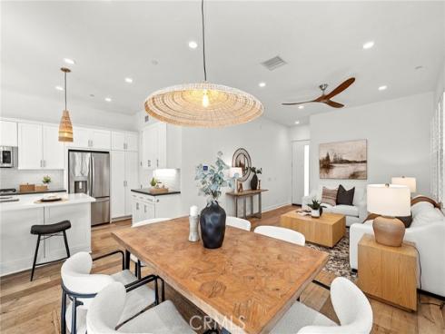 2111  Breakaway  , Costa Mesa, CA