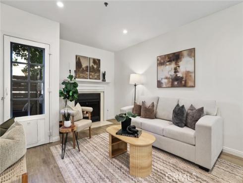 260 Victoria F2 , Costa Mesa, CA