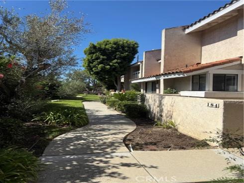 184 Fairwinds , Costa Mesa, CA