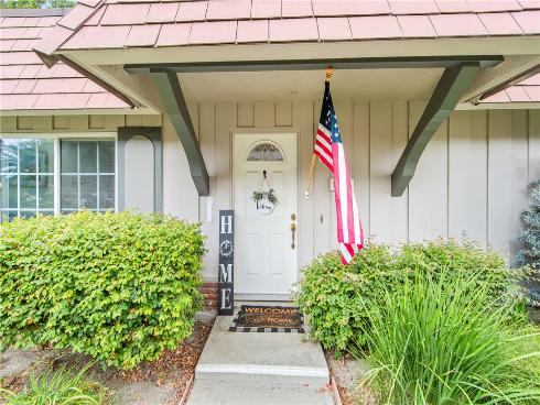 10126 Bloomfield Avenue