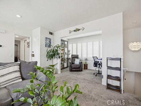 5843  La Jolla  28  Way, Cypress, CA