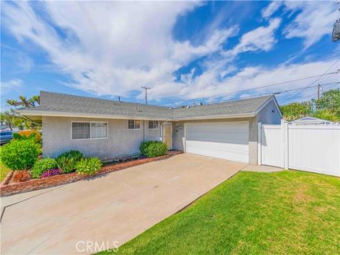 5101  Myra  , Cypress, CA
