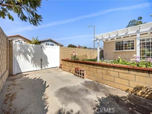 11335  Culebra  , Cypress, CA