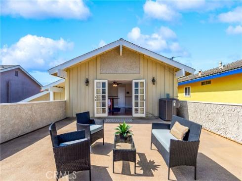 6402 Cantiles Avenue, Cypress, CA