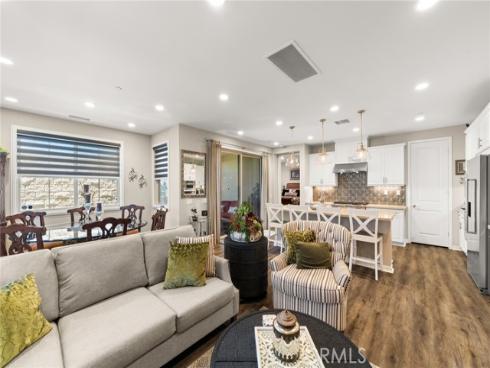 10832  Flora  , Cypress, CA